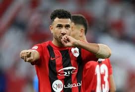 عودة تاريخية: تريزيجيه يرتدي قميص الأهلي لخمس سنوات قادمة